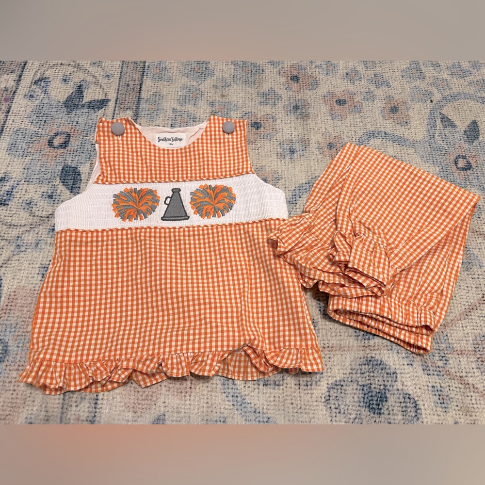Vols fans! 
The cutest outfit to wear in warm or cold weather